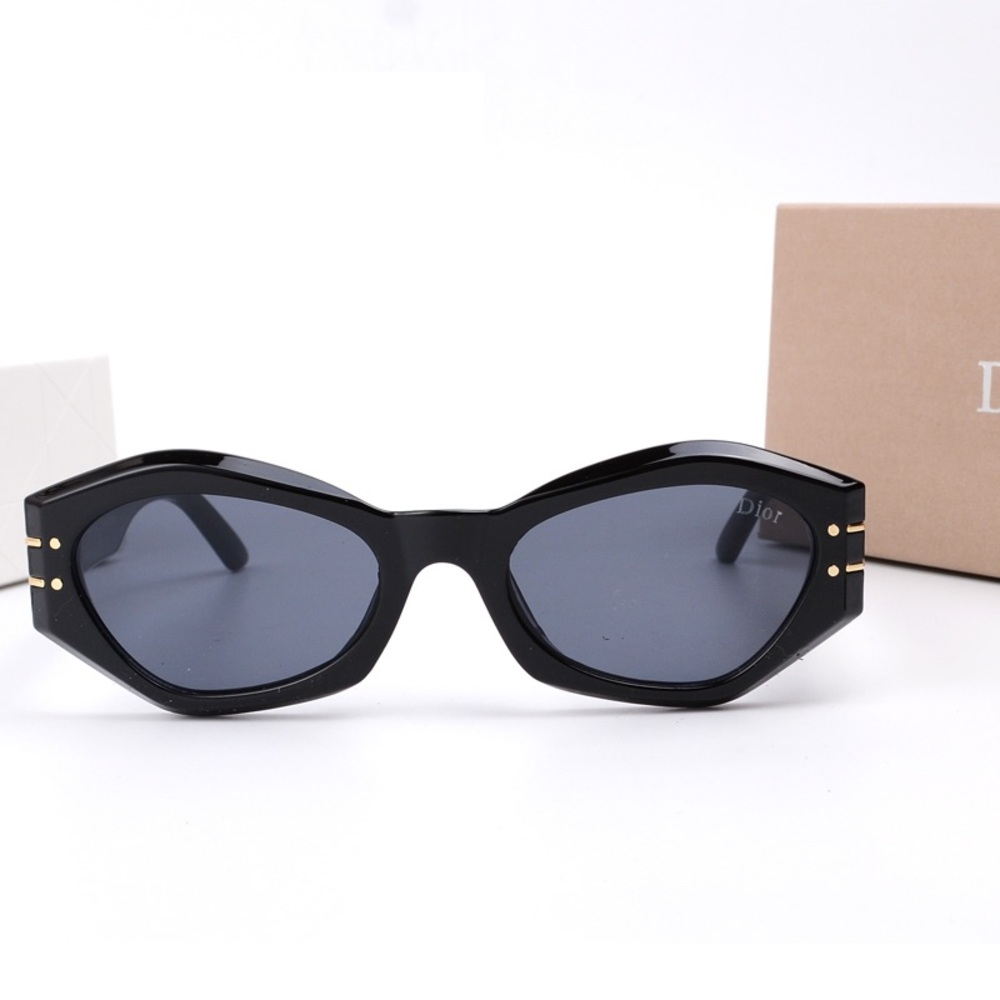 ❗️SALE❗️New women’s black sunglasses - Picture 2 of 2